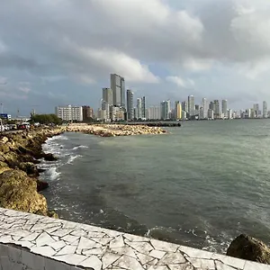 Cozy 1br Walking Distance To Airport/beach Cartagena